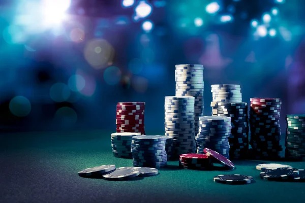 Dragon Hatch live dealer table with card display and betting interface